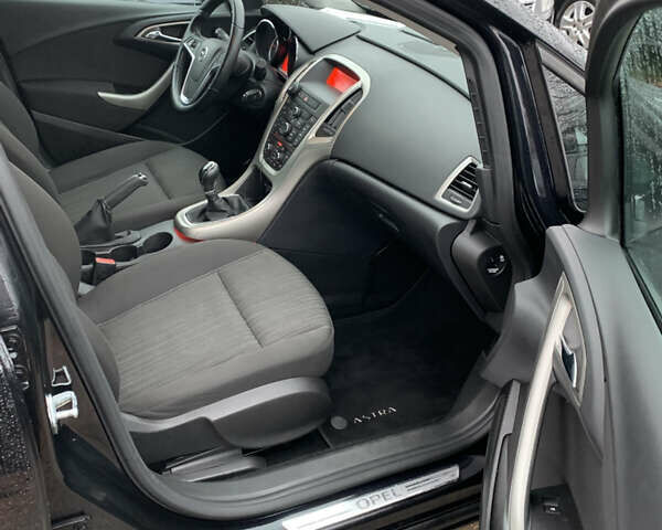 Черный Опель Астра, объемом двигателя 1.6 л и пробегом 245 тыс. км за 6600 $, фото 8 на Automoto.ua