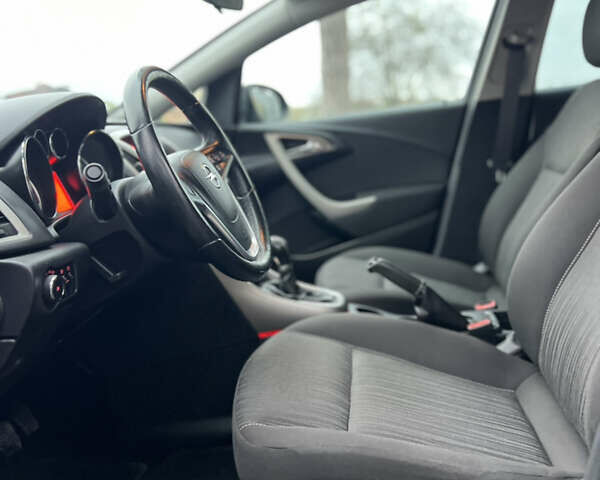 Черный Опель Астра, объемом двигателя 1.6 л и пробегом 174 тыс. км за 7500 $, фото 16 на Automoto.ua