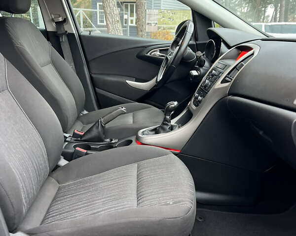 Черный Опель Астра, объемом двигателя 1.6 л и пробегом 174 тыс. км за 7500 $, фото 28 на Automoto.ua