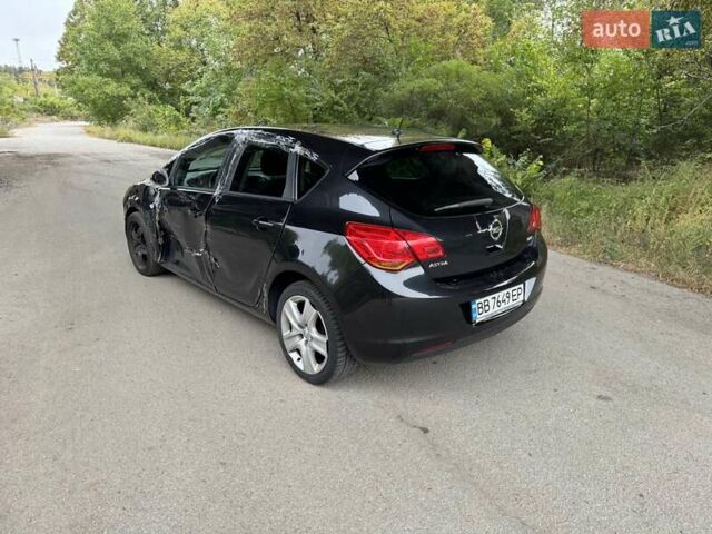 Черный Опель Астра, объемом двигателя 1.69 л и пробегом 249 тыс. км за 3950 $, фото 4 на Automoto.ua