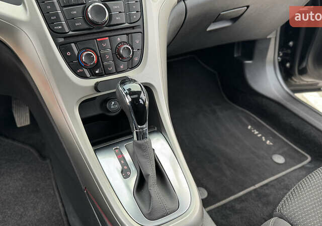 Чорний Опель Астра, об'ємом двигуна 1.4 л та пробігом 169 тис. км за 8150 $, фото 56 на Automoto.ua