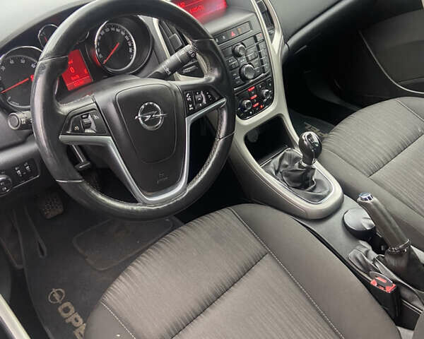 Черный Опель Астра, объемом двигателя 1.4 л и пробегом 155 тыс. км за 6499 $, фото 13 на Automoto.ua