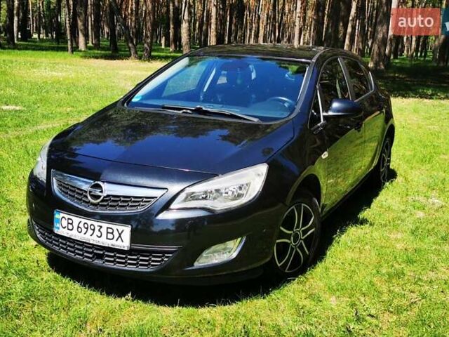 Опель Астра 2011 в Чернигове на Automoto.ua Черный Опель Астра, объемом двигателя 1.3 л и пробегом 330 тыс. км за 5200 $, фото 1 на Automoto.ua
