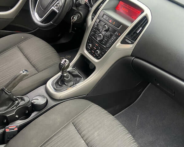 Черный Опель Астра, объемом двигателя 1.4 л и пробегом 155 тыс. км за 6499 $, фото 14 на Automoto.ua