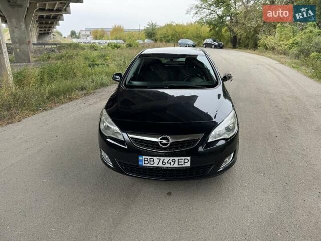Черный Опель Астра, объемом двигателя 1.69 л и пробегом 249 тыс. км за 3950 $, фото 1 на Automoto.ua