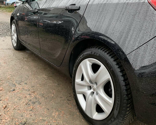 Черный Опель Астра, объемом двигателя 1.6 л и пробегом 245 тыс. км за 6600 $, фото 4 на Automoto.ua