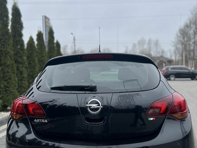 Черный Опель Астра, объемом двигателя 1.6 л и пробегом 240 тыс. км за 5399 $, фото 2 на Automoto.ua