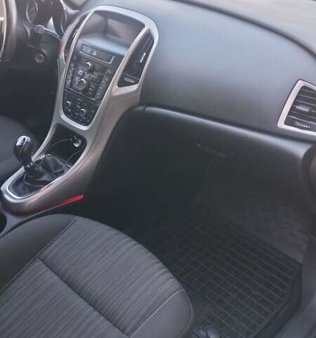 Черный Опель Астра, объемом двигателя 1.6 л и пробегом 210 тыс. км за 7500 $, фото 5 на Automoto.ua