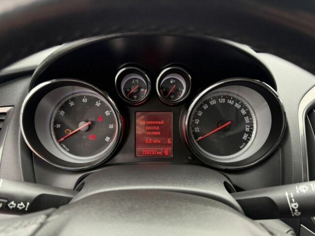 Черный Опель Астра, объемом двигателя 1.4 л и пробегом 255 тыс. км за 5700 $, фото 6 на Automoto.ua