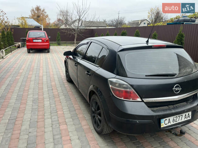 Черный Опель Астра, объемом двигателя 1.6 л и пробегом 125 тыс. км за 5000 $, фото 4 на Automoto.ua