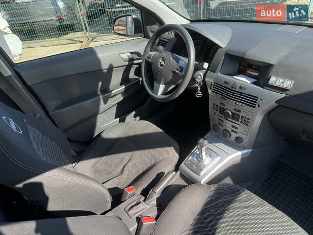 Черный Опель Астра, объемом двигателя 1.6 л и пробегом 130 тыс. км за 6990 $, фото 30 на Automoto.ua