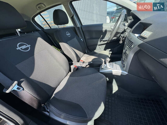 Черный Опель Астра, объемом двигателя 1.6 л и пробегом 130 тыс. км за 6990 $, фото 29 на Automoto.ua