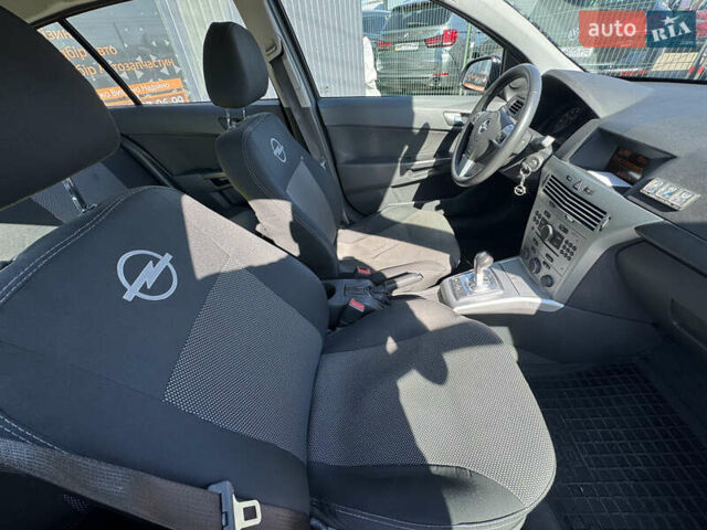 Черный Опель Астра, объемом двигателя 1.6 л и пробегом 130 тыс. км за 6990 $, фото 31 на Automoto.ua