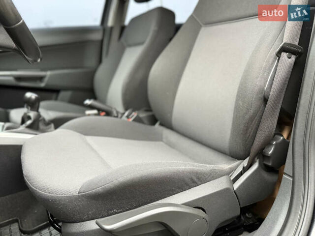 Черный Опель Астра, объемом двигателя 1.6 л и пробегом 169 тыс. км за 6750 $, фото 26 на Automoto.ua