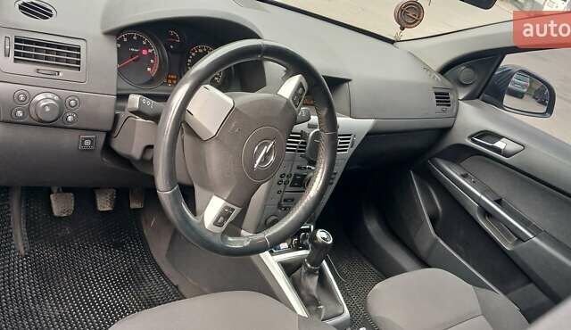 Опель Астра 2012 у Харкові на Automoto.ua Чорний Опель Астра, об'ємом двигуна 1.6 л та пробігом 201 тис. км за 6200 $, фото 7 на Automoto.ua
