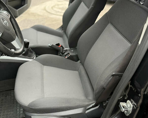 Черный Опель Астра, объемом двигателя 1.6 л и пробегом 169 тыс. км за 6750 $, фото 17 на Automoto.ua