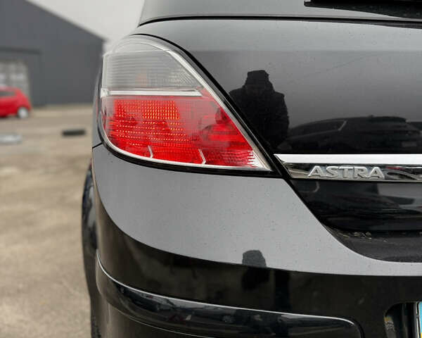 Черный Опель Астра, объемом двигателя 1.6 л и пробегом 169 тыс. км за 6750 $, фото 10 на Automoto.ua