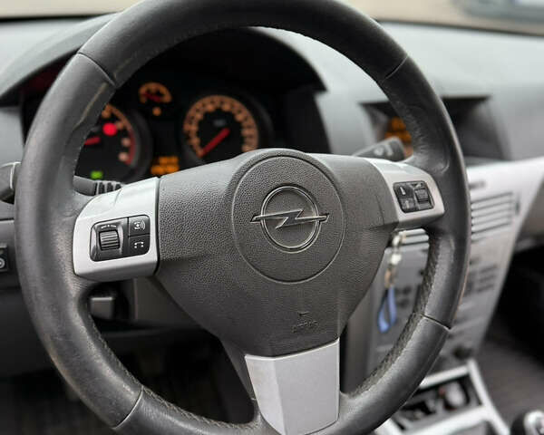 Черный Опель Астра, объемом двигателя 1.6 л и пробегом 169 тыс. км за 6750 $, фото 21 на Automoto.ua