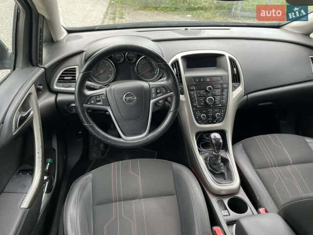 Черный Опель Астра, объемом двигателя 1.7 л и пробегом 222 тыс. км за 5600 $, фото 8 на Automoto.ua