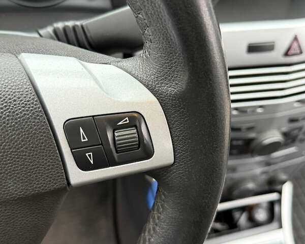 Черный Опель Астра, объемом двигателя 1.6 л и пробегом 169 тыс. км за 6750 $, фото 22 на Automoto.ua