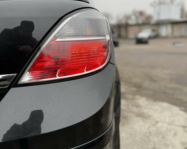 Черный Опель Астра, объемом двигателя 1.6 л и пробегом 169 тыс. км за 6750 $, фото 11 на Automoto.ua