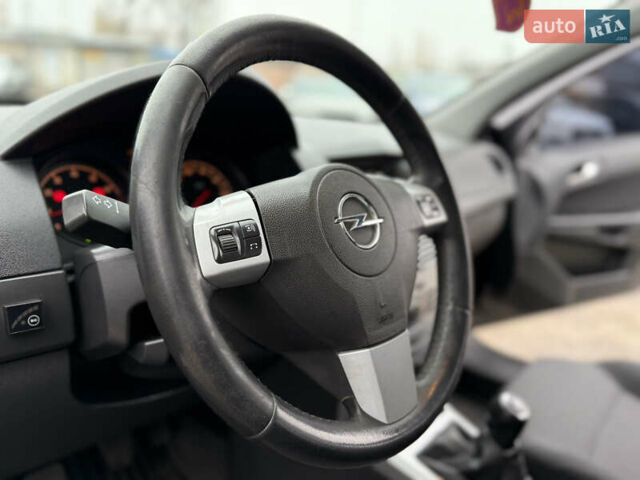 Черный Опель Астра, объемом двигателя 1.6 л и пробегом 169 тыс. км за 6750 $, фото 25 на Automoto.ua