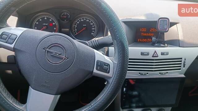 Чорний Опель Астра, об'ємом двигуна 1.6 л та пробігом 130 тис. км за 10000 $, фото 3 на Automoto.ua