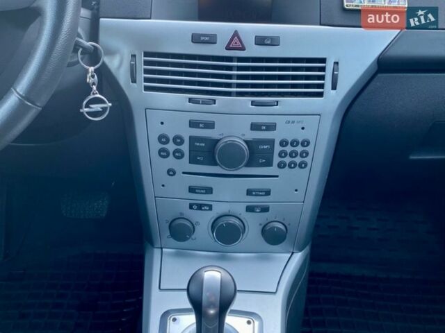 Черный Опель Астра, объемом двигателя 1.6 л и пробегом 135 тыс. км за 5950 $, фото 24 на Automoto.ua