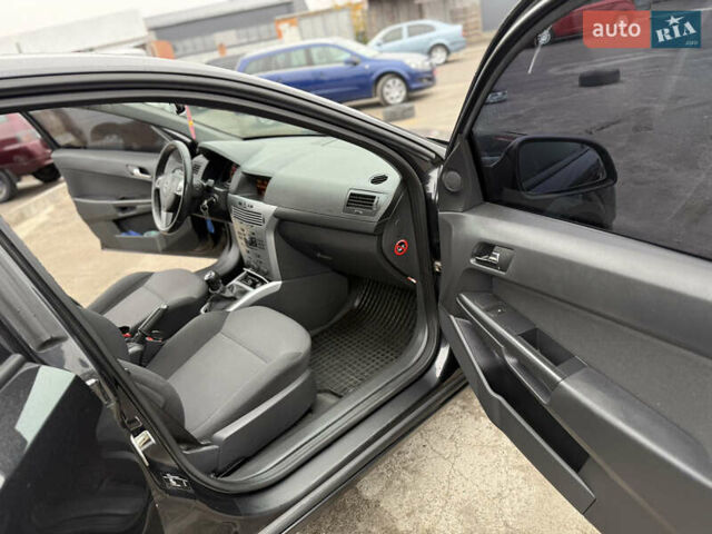 Черный Опель Астра, объемом двигателя 1.6 л и пробегом 169 тыс. км за 6750 $, фото 30 на Automoto.ua