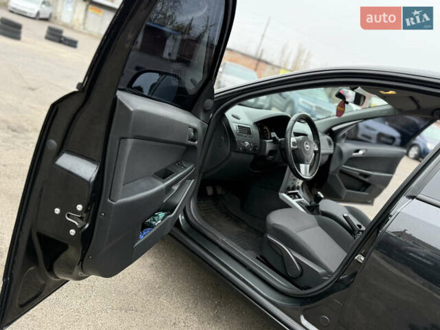 Черный Опель Астра, объемом двигателя 1.6 л и пробегом 169 тыс. км за 6750 $, фото 16 на Automoto.ua