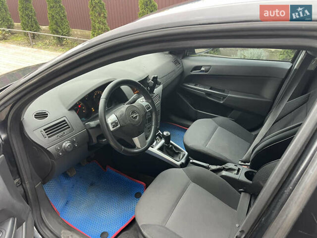 Черный Опель Астра, объемом двигателя 1.6 л и пробегом 125 тыс. км за 5000 $, фото 5 на Automoto.ua