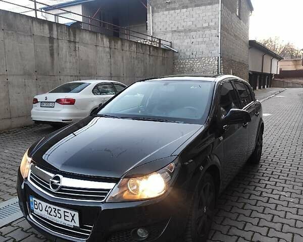 Черный Опель Астра, объемом двигателя 1.6 л и пробегом 102 тыс. км за 6700 $, фото 1 на Automoto.ua