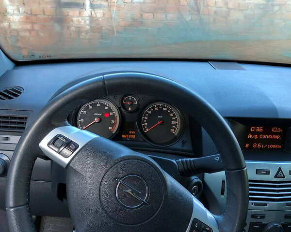 Черный Опель Астра, объемом двигателя 1.6 л и пробегом 69 тыс. км за 6900 $, фото 7 на Automoto.ua