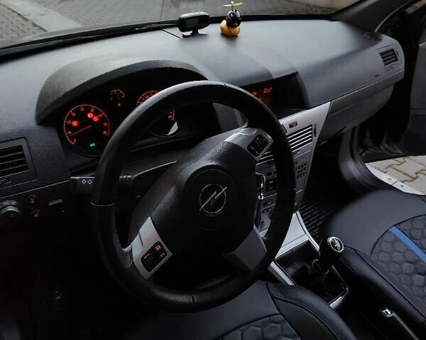 Черный Опель Астра, объемом двигателя 1.6 л и пробегом 102 тыс. км за 6700 $, фото 10 на Automoto.ua