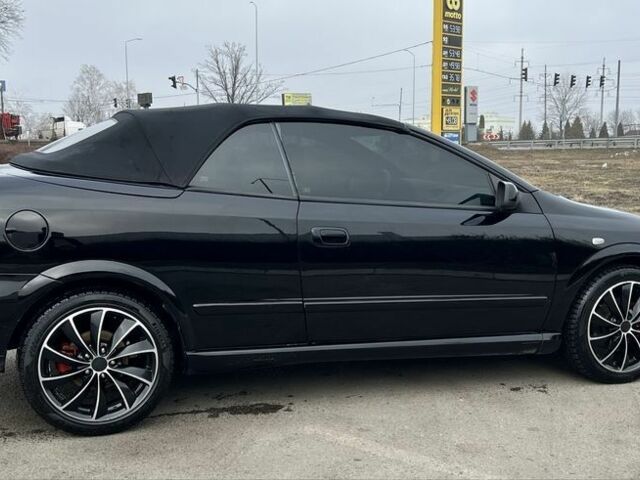 Черный Опель Астра, объемом двигателя 2.2 л и пробегом 200 тыс. км за 4600 $, фото 2 на Automoto.ua