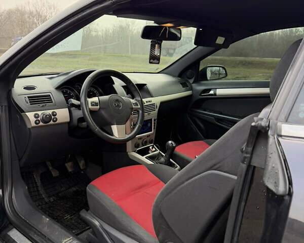 Черный Опель Астра, объемом двигателя 1.8 л и пробегом 224 тыс. км за 3250 $, фото 4 на Automoto.ua