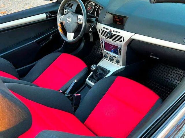 Черный Опель Астра, объемом двигателя 1.8 л и пробегом 230 тыс. км за 4950 $, фото 1 на Automoto.ua