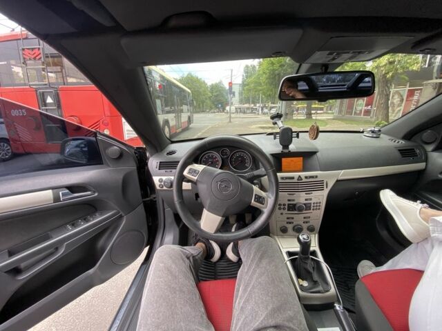 Черный Опель Астра, объемом двигателя 1.6 л и пробегом 189 тыс. км за 3800 $, фото 4 на Automoto.ua