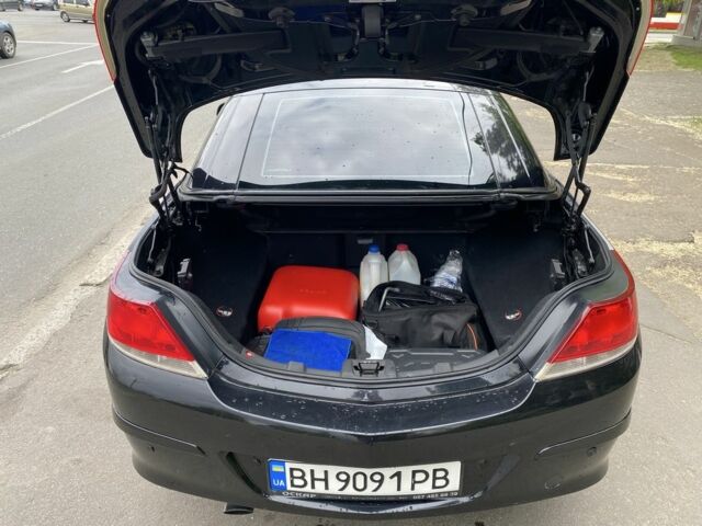 Черный Опель Астра, объемом двигателя 1.6 л и пробегом 189 тыс. км за 3800 $, фото 11 на Automoto.ua