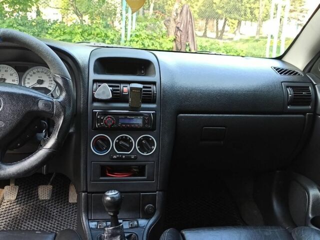 Черный Опель Астра, объемом двигателя 2.2 л и пробегом 285 тыс. км за 2950 $, фото 6 на Automoto.ua