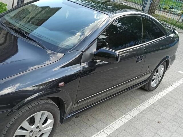 Черный Опель Астра, объемом двигателя 2.2 л и пробегом 285 тыс. км за 2950 $, фото 1 на Automoto.ua