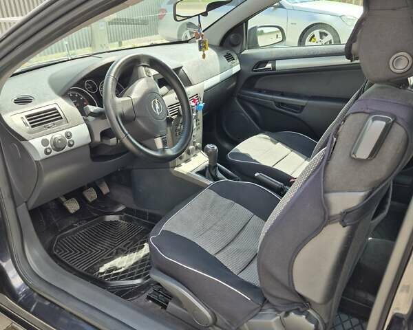 Черный Опель Астра, объемом двигателя 1.6 л и пробегом 237 тыс. км за 4500 $, фото 9 на Automoto.ua