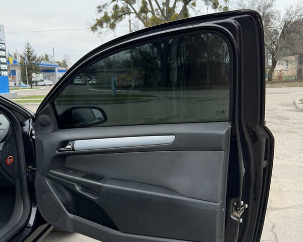 Черный Опель Астра, объемом двигателя 1.6 л и пробегом 215 тыс. км за 3999 $, фото 33 на Automoto.ua