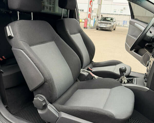 Черный Опель Астра, объемом двигателя 1.6 л и пробегом 215 тыс. км за 3999 $, фото 35 на Automoto.ua