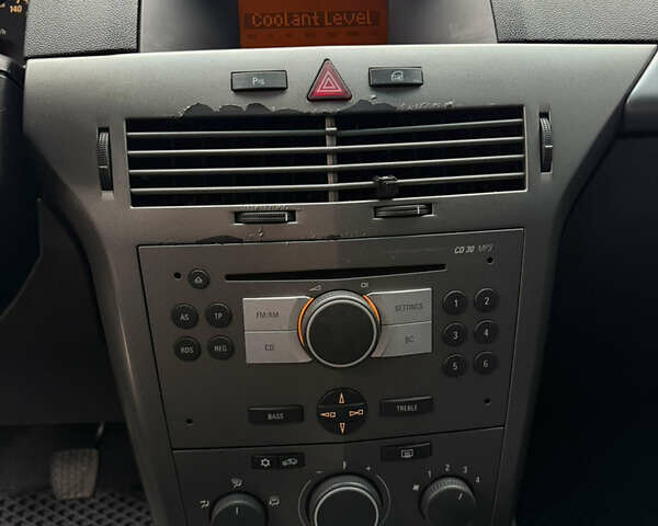 Черный Опель Астра, объемом двигателя 1.6 л и пробегом 215 тыс. км за 3999 $, фото 30 на Automoto.ua