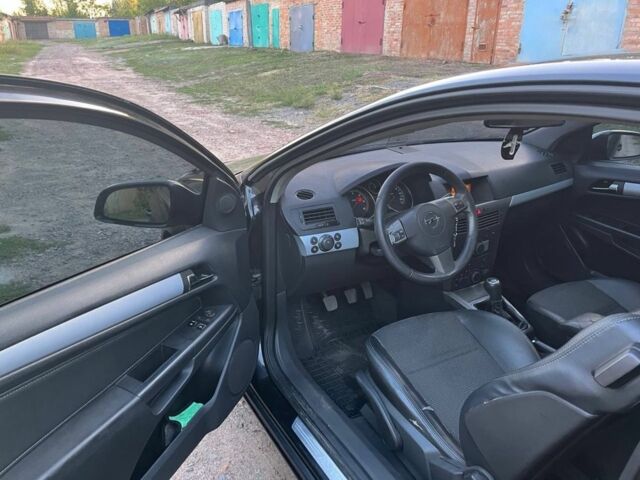 Черный Опель Астра, объемом двигателя 1.7 л и пробегом 320 тыс. км за 4500 $, фото 7 на Automoto.ua