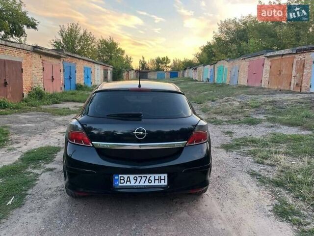 Черный Опель Астра, объемом двигателя 1.7 л и пробегом 320 тыс. км за 4500 $, фото 4 на Automoto.ua