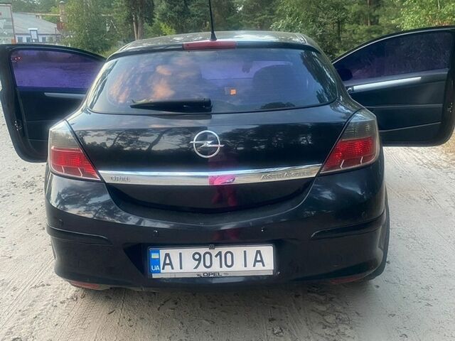 Черный Опель Астра, объемом двигателя 1.6 л и пробегом 300 тыс. км за 5000 $, фото 1 на Automoto.ua