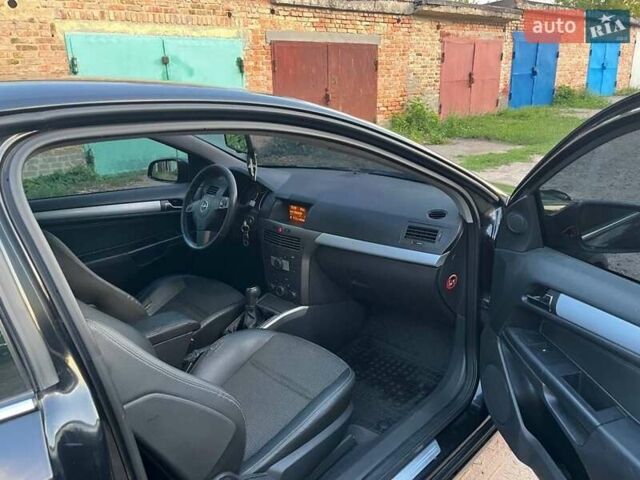 Черный Опель Астра, объемом двигателя 1.7 л и пробегом 320 тыс. км за 4500 $, фото 10 на Automoto.ua