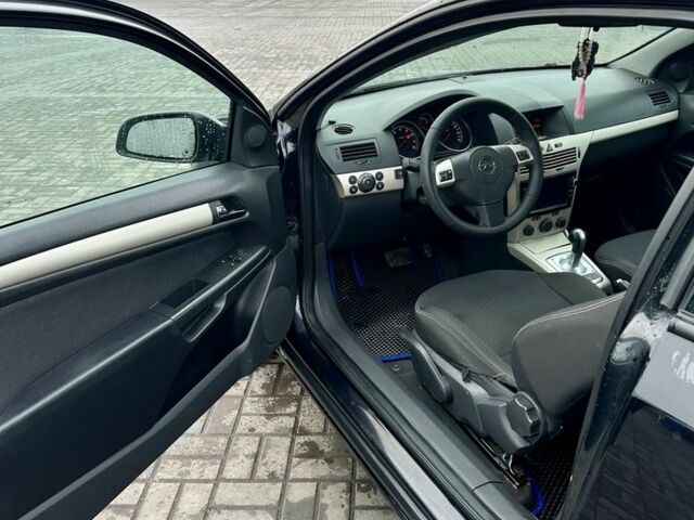 Черный Опель Астра, объемом двигателя 1.6 л и пробегом 201 тыс. км за 5300 $, фото 5 на Automoto.ua